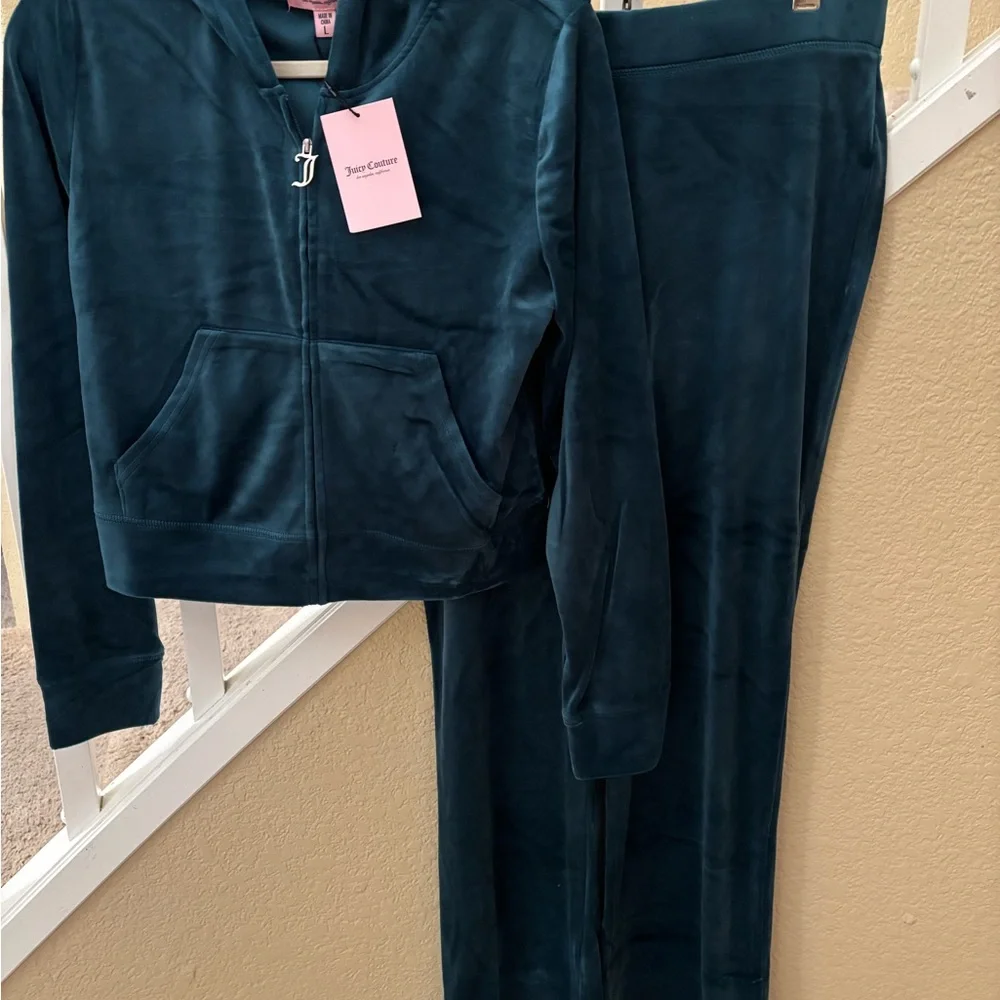 Juicy Couture  NWT Women's  SEA Velour tracksuit set - Picture 6 of 9
